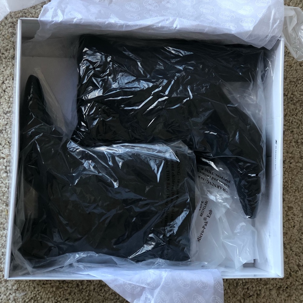 STEVE MADDEN raddle black suede boots - Picture 6 of 6